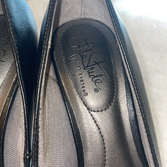 Black Pointed Toe Heels - Picture 3 of 6